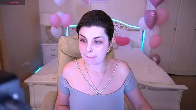 MirandaWong online show from 02/17/25, 12:49