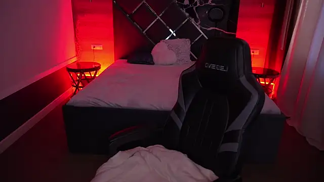 MirandaWong online show from 10/25/25, 05:17