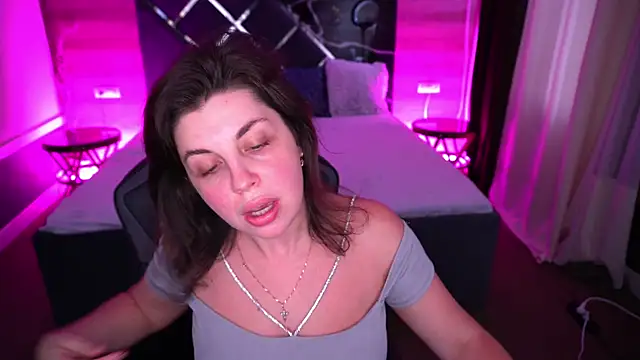 MirandaWong online show from 10/13/25, 05:53