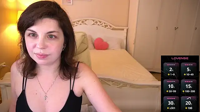 MirandaWong online show from 03/10/25, 09:56