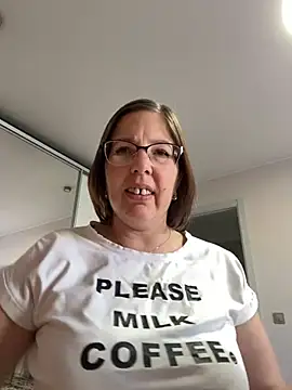 Snapshot of B_Bonya_m chatting on 03/19/25, 04:36 B Bonya m online show from 03/19/25, 04:36