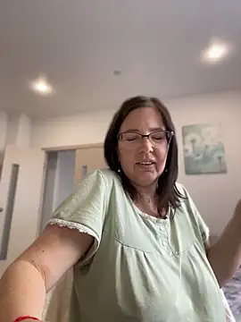 Snapshot of B_Bonya_m chatting on 06/19/26, 04:07 B Bonya m online show from 06/19/26, 04:07