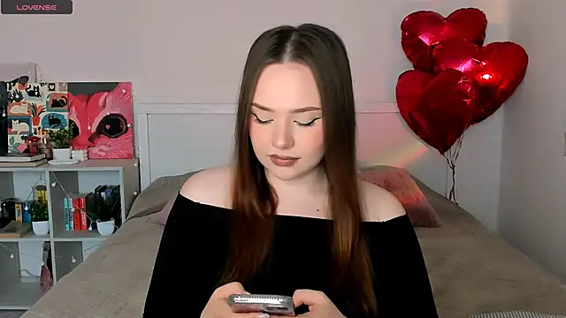 LittleKiitten online show from 06/18/26, 03:17