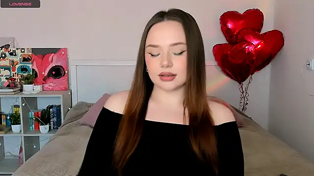 LittleKiitten online show from 06/05/26, 02:23