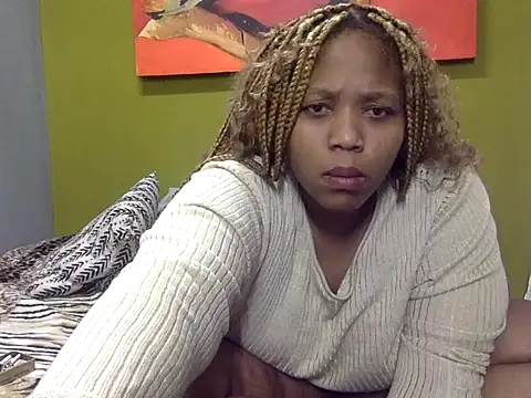 Snapshot of GoldenPussyXOXO chatting on 10/28/25, 03:18 GoldenPussyXOXO online show from 10/28/25, 03:18