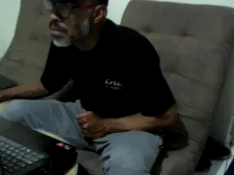 Snapshot of yourprivateproperty chatting on 12/20/24, 03:36 yourprivateproperty online show from 12/20/24, 03:36