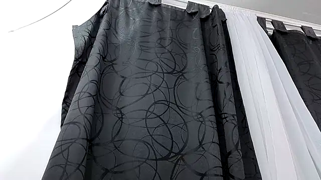 Snapshot of Kitten_Hot_ chatting on 11/12/25, 01:21 Kitten Hot online show from 11/12/25, 01:21