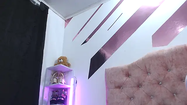 Snapshot of Kitten_Hot_ chatting on 10/02/25, 01:20 Kitten Hot online show from 10/02/25, 01:20