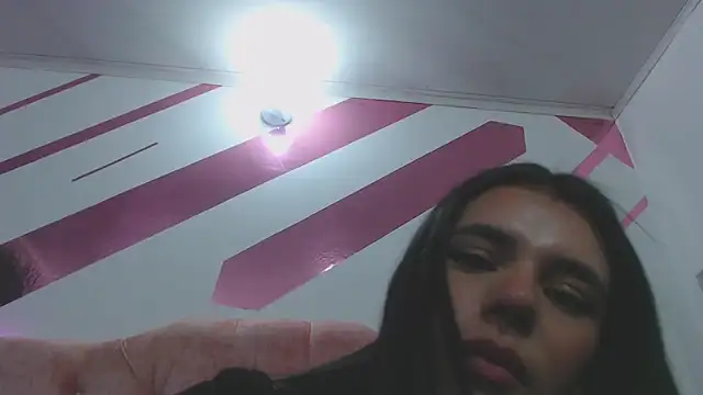 Snapshot of Kitten_Hot_ chatting on 10/23/25, 04:00 Kitten Hot online show from 10/23/25, 04:00