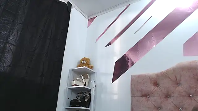 Snapshot of Kitten_Hot_ chatting on 09/12/25, 10:09 Kitten Hot online show from 09/12/25, 10:09