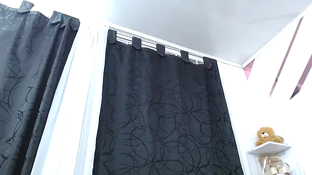 Snapshot of Kitten_Hot_ chatting on 10/21/25, 03:28 Kitten Hot online show from 10/21/25, 03:28