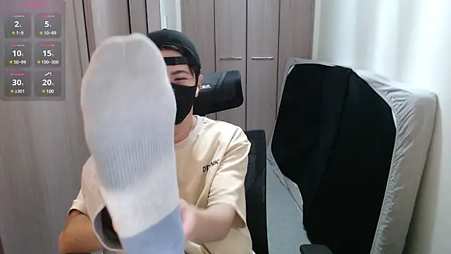 Snapshot of ryota_kkk chatting on 12/15/24, 11:45 ryota kkk online show from 12/15/24, 11:45