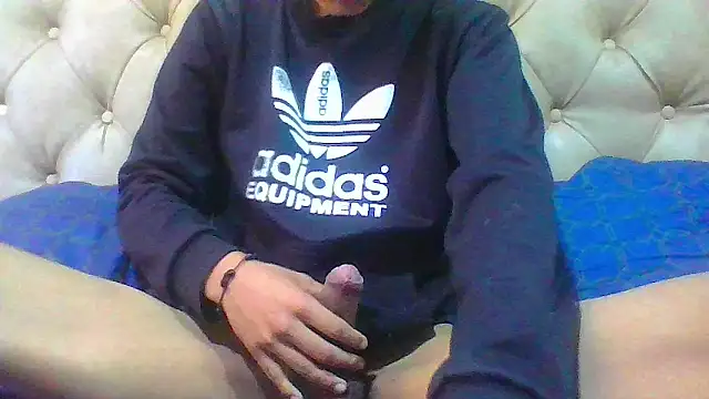 Snapshot of danuel23 chatting on 09/27/25, 04:02 danuel23 online show from 09/27/25, 04:02