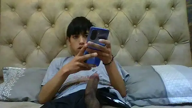 Snapshot of danuel23 chatting on 12/23/24, 03:00 danuel23 online show from 12/23/24, 03:00