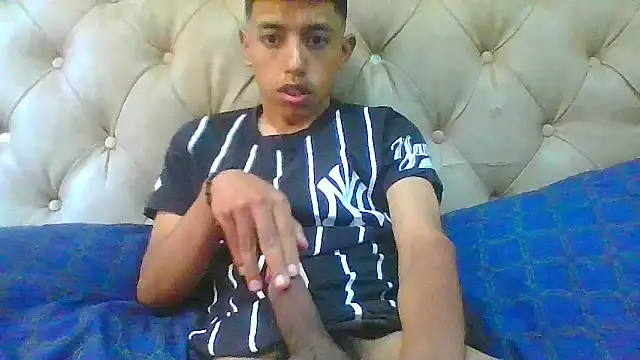 Snapshot of danuel23 chatting on 10/04/25, 07:48 danuel23 online show from 10/04/25, 07:48