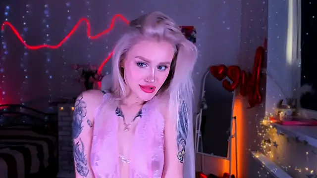 Snapshot of _Ravenaa chatting on 03/13/25, 12:24 Ravenaa online show from 03/13/25, 12:24