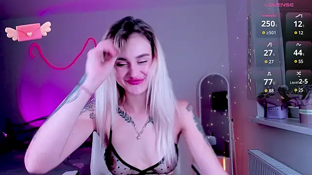 Snapshot of _Ravenaa chatting on 12/06/24, 10:32 Ravenaa online show from 12/06/24, 10:32