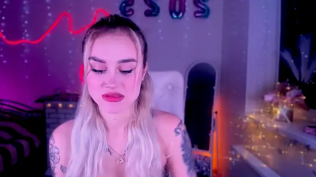 Snapshot of _Ravenaa chatting on 02/03/25, 01:51 Ravenaa online show from 02/03/25, 01:51