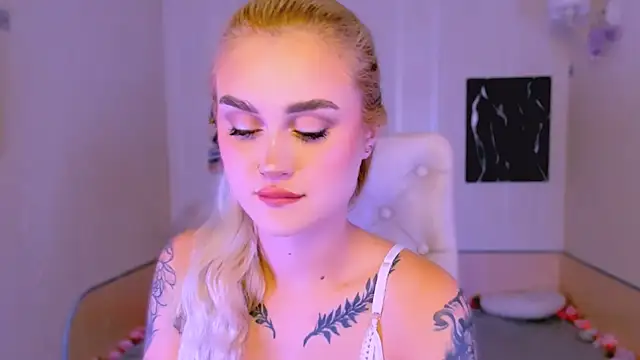  Ravenaa online show from 12/17/25, 02:11