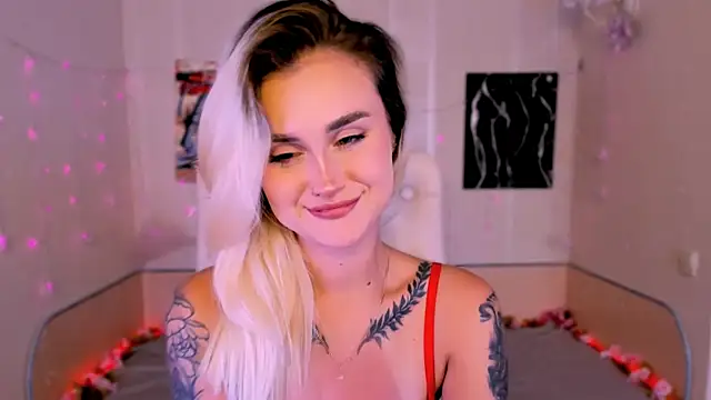 Snapshot of _Ravenaa chatting on 10/11/25, 09:32 Ravenaa online show from 10/11/25, 09:32