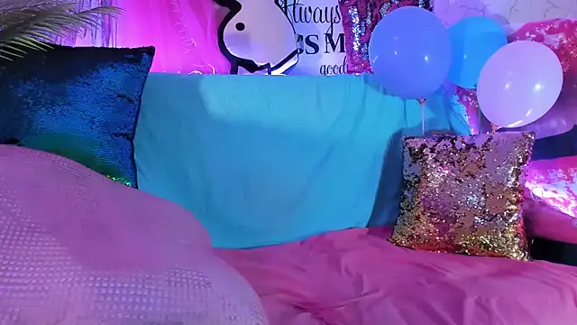 Evie Hill online show from 11/04/25, 12:25