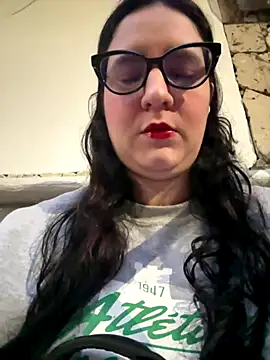 Snapshot of Soe_Lara chatting on 10/14/25, 10:38 Soe Lara online show from 10/14/25, 10:38