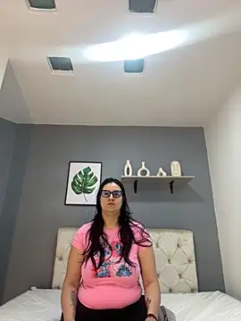 Snapshot of Soe_Lara chatting on 11/29/25, 10:59 Soe Lara online show from 11/29/25, 10:59