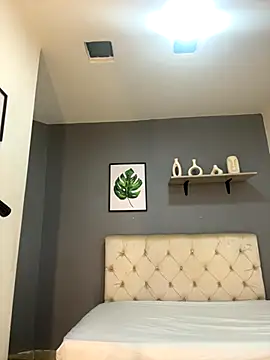 Snapshot of Soe_Lara chatting on 11/28/25, 11:21 Soe Lara online show from 11/28/25, 11:21