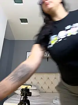 Snapshot of Soe_Lara chatting on 11/26/25, 11:21 Soe Lara online show from 11/26/25, 11:21