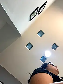 Snapshot of Soe_Lara chatting on 11/19/25, 11:32 Soe Lara online show from 11/19/25, 11:32