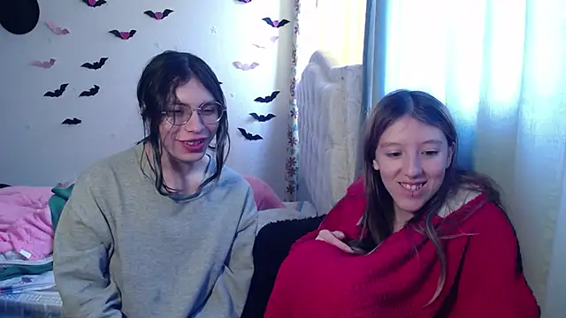 Snapshot of BRIAR_AND_BLAIR chatting on 10/03/25, 02:18 BRIAR AND BLAIR online show from 10/03/25, 02:18