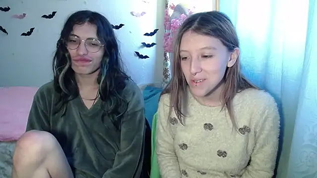 Snapshot of BRIAR_AND_BLAIR chatting on 10/17/25, 04:20 BRIAR AND BLAIR online show from 10/17/25, 04:20