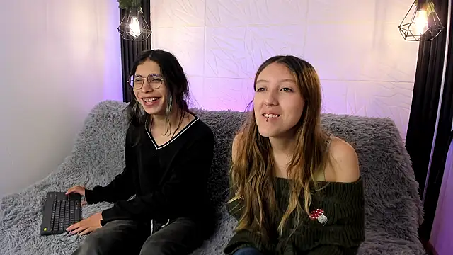 Snapshot of BRIAR_AND_BLAIR chatting on 10/23/25, 01:21 BRIAR AND BLAIR online show from 10/23/25, 01:21
