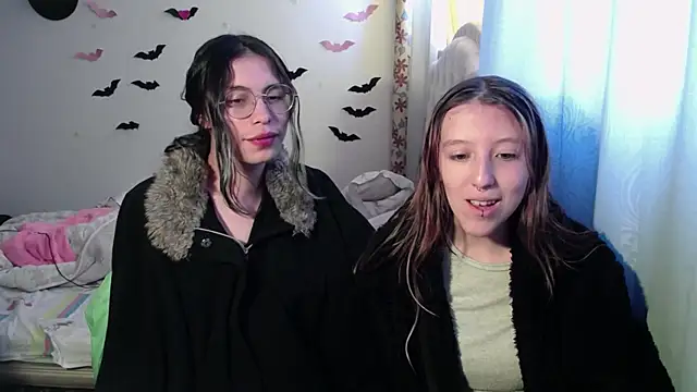 Snapshot of BRIAR_AND_BLAIR chatting on 09/25/25, 03:51 BRIAR AND BLAIR online show from 09/25/25, 03:51
