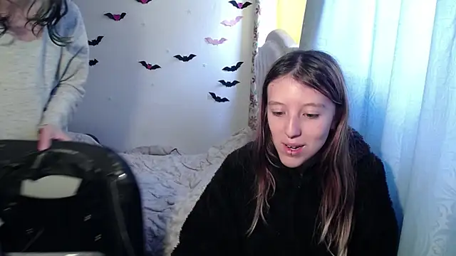 Snapshot of BRIAR_AND_BLAIR chatting on 09/29/25, 04:34 BRIAR AND BLAIR online show from 09/29/25, 04:34