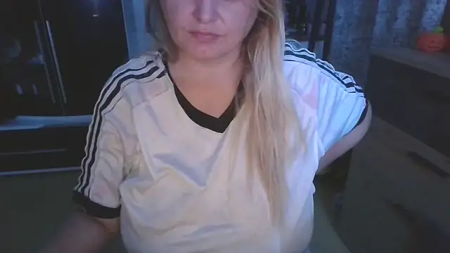 Meliss Official9 online show from 10/28/25, 09:03