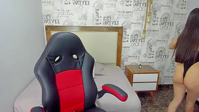 MAGNOLEROY online show from 10/31/25, 07:54