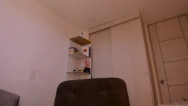 Snapshot of danna_davis18 chatting on 07/06/26, 05:37 danna davis18 online show from 07/06/26, 05:37