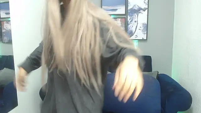 Snapshot of vainillaplaypussy chatting on 10/15/25, 12:13 vainillaplaypussy online show from 10/15/25, 12:13