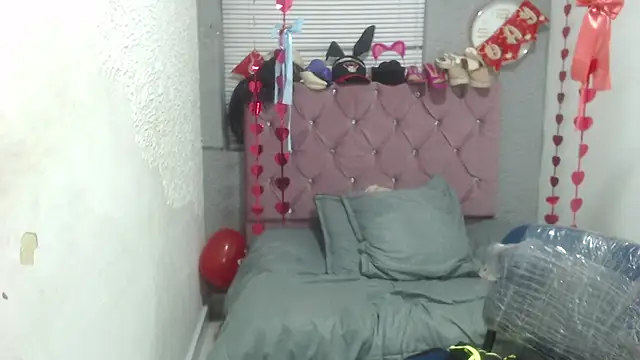 Snapshot of vainillaplaypussy chatting on 03/17/25, 12:25 vainillaplaypussy online show from 03/17/25, 12:25