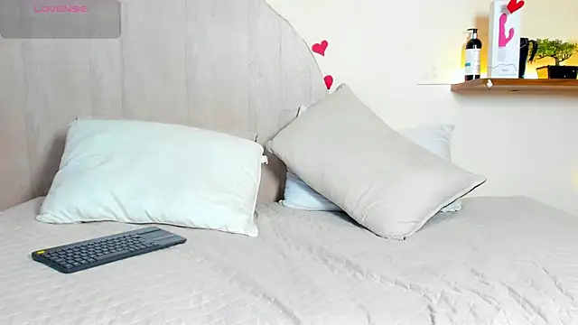 Valeria07  online show from 03/07/26, 08:47