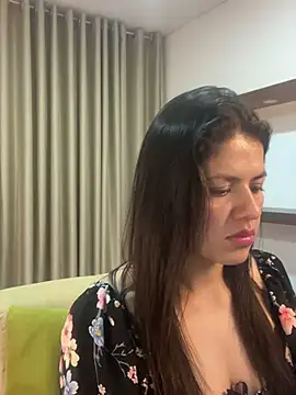 Snapshot of Alice_Biel chatting on 03/06/25, 03:46 Alice Biel online show from 03/06/25, 03:46
