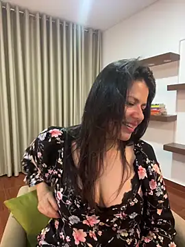 Snapshot of Alice_Biel chatting on 03/01/25, 01:32 Alice Biel online show from 03/01/25, 01:32