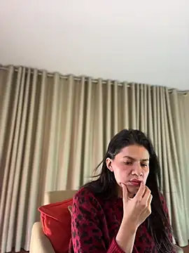 Snapshot of Alice_Biel chatting on 06/20/26, 01:21 Alice Biel online show from 06/20/26, 01:21