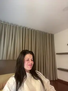 Snapshot of Alice_Biel chatting on 06/04/26, 02:38 Alice Biel online show from 06/04/26, 02:38