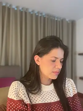 Snapshot of Alice_Biel chatting on 06/02/26, 01:00 Alice Biel online show from 06/02/26, 01:00
