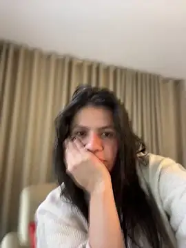 Snapshot of Alice_Biel chatting on 06/18/26, 01:15 Alice Biel online show from 06/18/26, 01:15