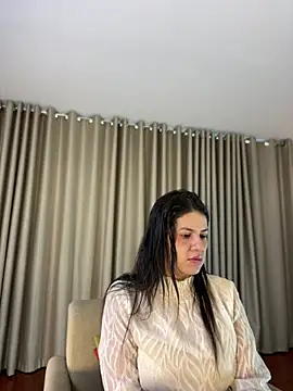 Snapshot of Alice_Biel chatting on 06/13/26, 01:20 Alice Biel online show from 06/13/26, 01:20