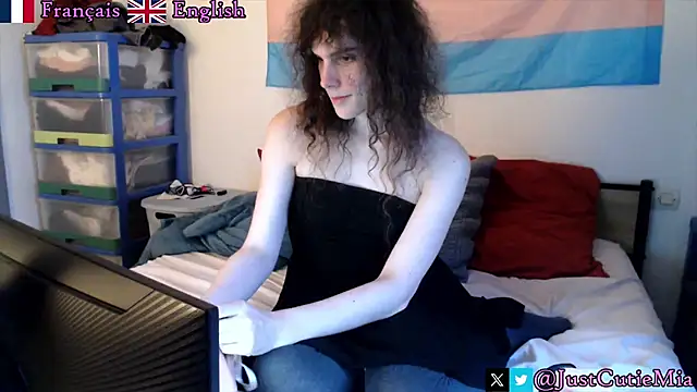 Snapshot of JustCutieMia chatting on 10/10/25, 04:30 JustCutieMia online show from 10/10/25, 04:30