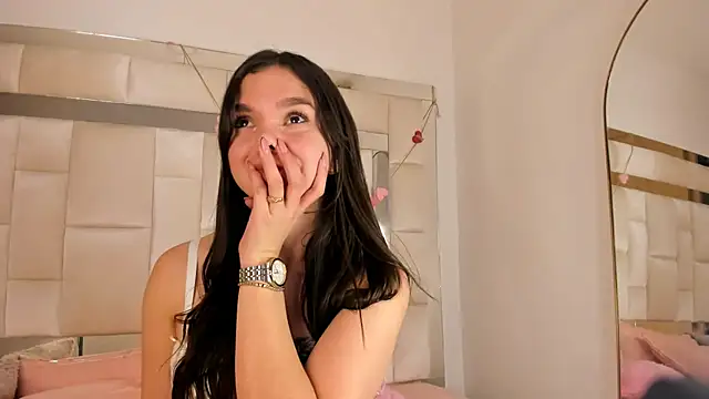 Snapshot of isabella_gomez11 chatting on 06/06/26, 11:21 isabella gomez11 online show from 06/06/26, 11:21